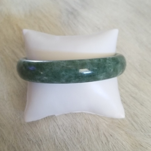 Natural Jade Bangle - Picture 6 of 9